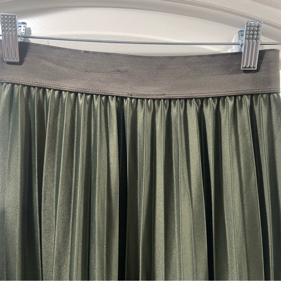 Elegant Olive Green pleated midi skirt VILA - Picture 4 of 5